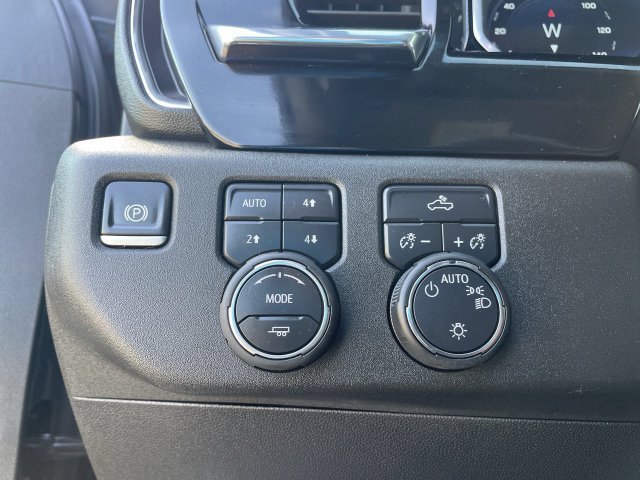 Used 2025 Chevrolet Silverado 1500 LT w/ Z71 Off-Road Package AWD/4WD image 18