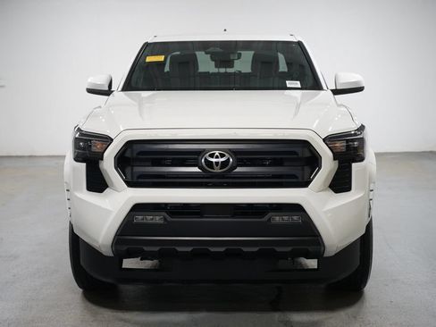 Certified 2025 Toyota Tacoma SR5 AWD/4WD image 2