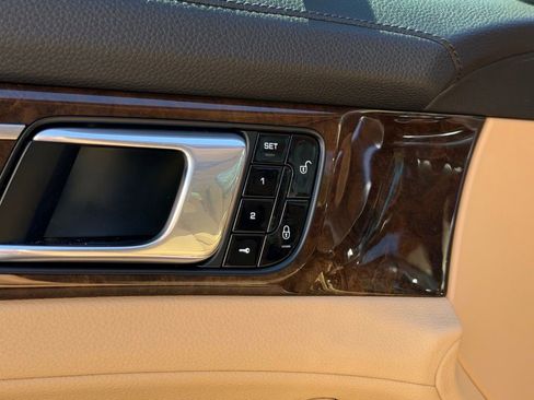 Used 2018 Porsche Panamera RWD image 15
