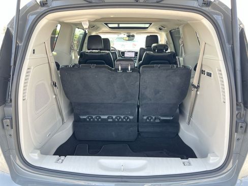 Used 2022 Chrysler Pacifica Limited AWD/4WD image 35