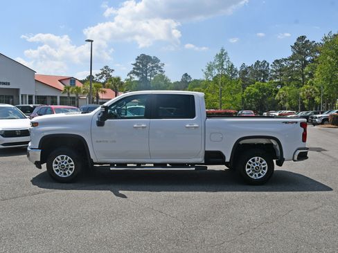 Used 2025 Chevrolet Silverado 2500 LT w/ Convenience Package AWD/4WD image 2