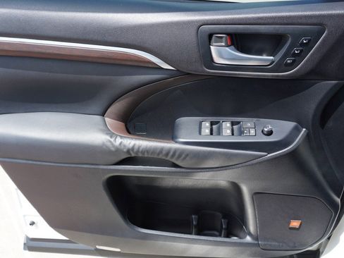 Used 2015 Toyota Highlander Limited FWD image 22