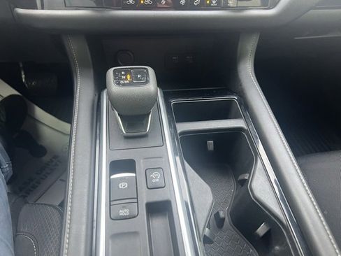 Used 2022 Nissan Pathfinder S image 22