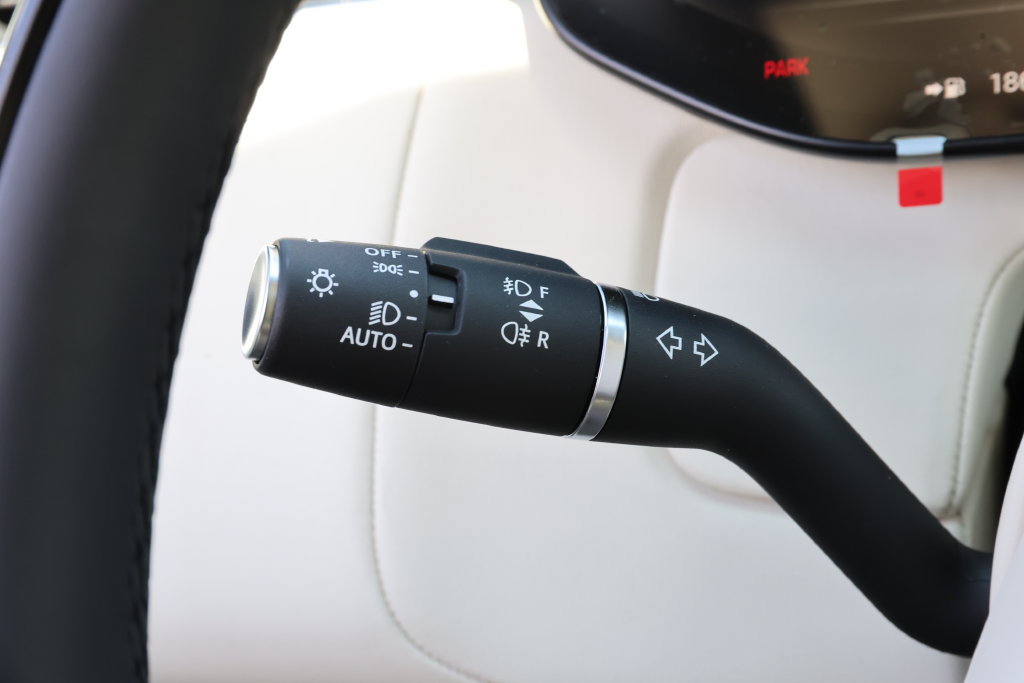 New 2026 Land Rover Range Rover Long Wheelbase SE AWD/4WD image 23
