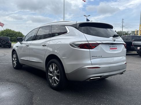 Used 2022 Buick Enclave Essence w/ Experience Buick Package FWD image 2