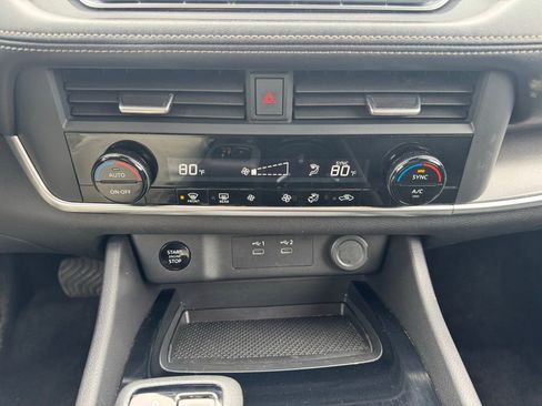 Used 2024 Nissan Rogue SV image 12