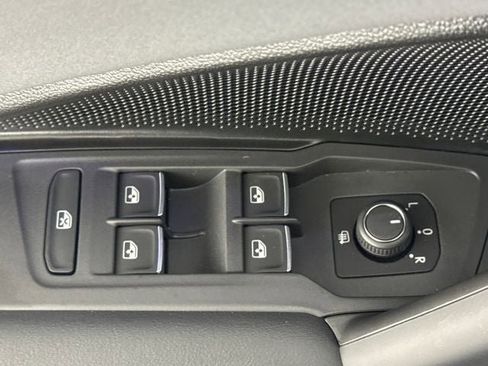 New 2026 Volkswagen Tiguan SE R-Line image 18