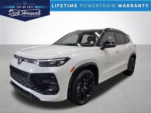 New 2025 Volkswagen Tiguan SE R-Line image 1