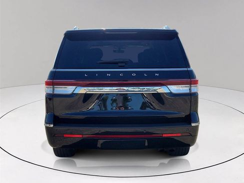 Used 2024 Lincoln Navigator Premiere AWD/4WD image 5