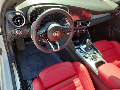 Used 2024 Alfa Romeo Giulia Veloce RWD image 13