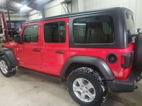 Used 2018 Jeep Wrangler Unlimited Sport image 3