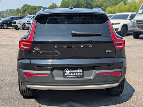 Used 2025 Volvo XC40 B5 Core AWD/4WD image 9