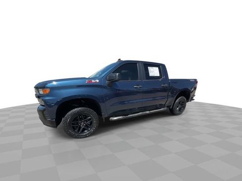 Used 2021 Chevrolet Silverado 1500 Custom Trail Boss w/ LPO, Dark Essentials Package AWD/4WD image 4