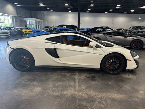 Used 2017 McLaren 570S RWD image 2