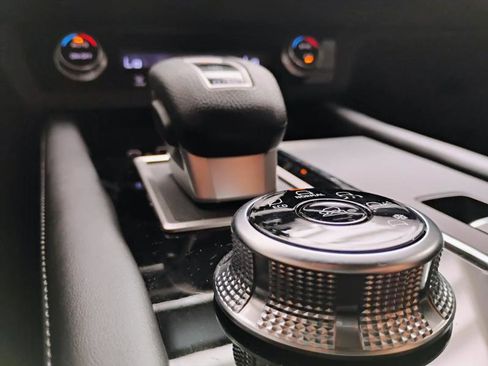 Used 2024 Mitsubishi Outlander ES image 37