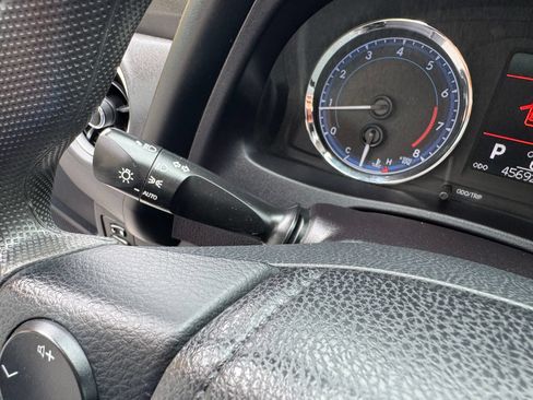 Used 2018 Toyota Corolla FWD image 31