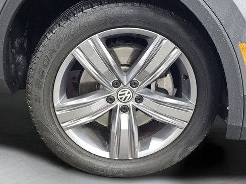 Used 2020 Volkswagen Tiguan SEL AWD/4WD image 19