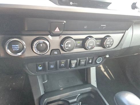 Used 2020 Toyota Tacoma TRD Off-Road image 18