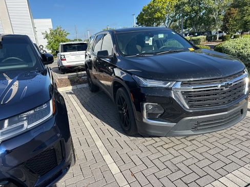 Used 2022 Chevrolet Traverse LS FWD image 2