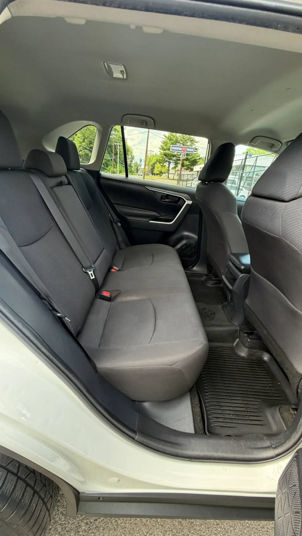 Used 2021 Toyota RAV4 LE AWD/4WD image 18