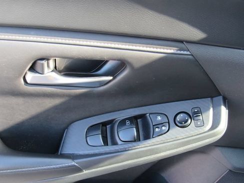 Used 2024 Nissan Sentra SV FWD image 18