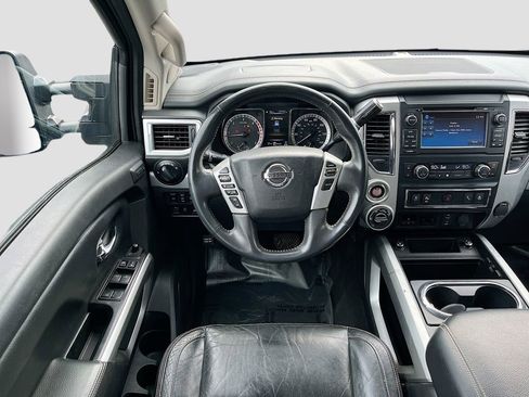 Used 2018 Nissan Titan PRO-4X w/ Pro-4x Convenience Package AWD/4WD image 22