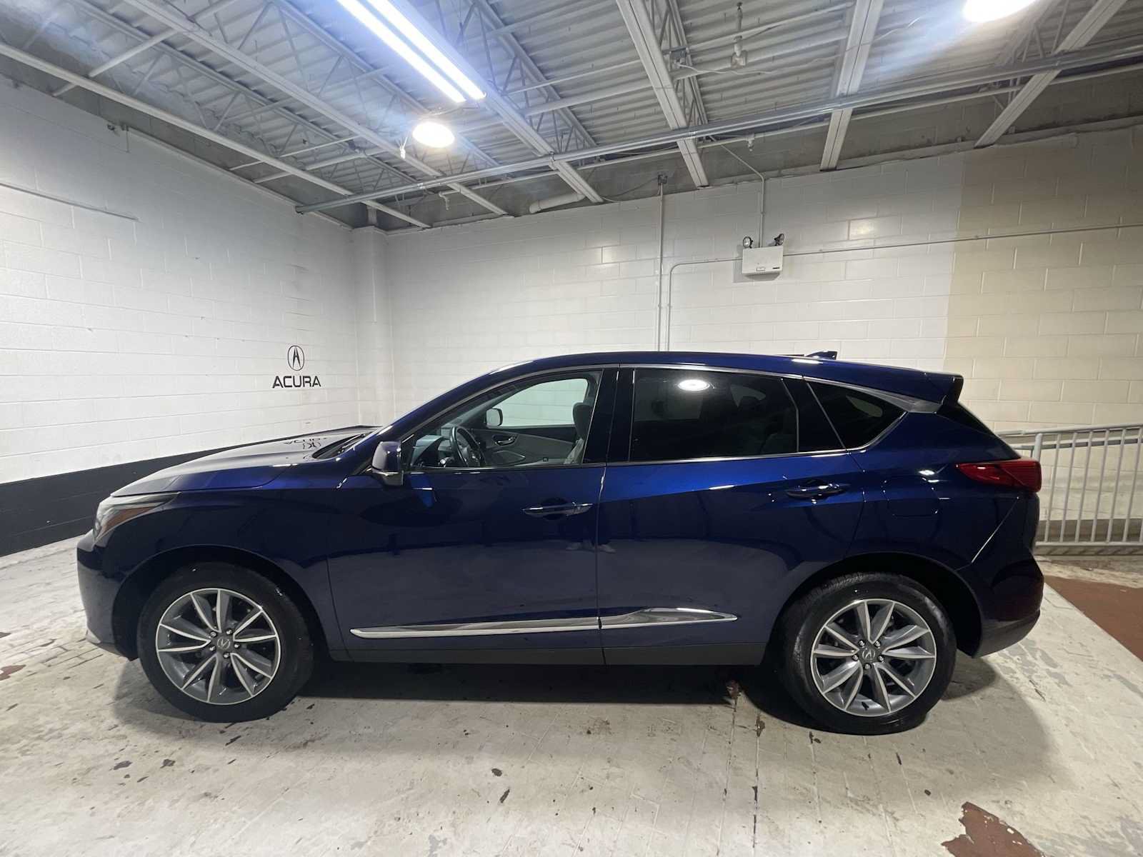 Used 2023 Acura RDX w/ Technology Package AWD/4WD image 3