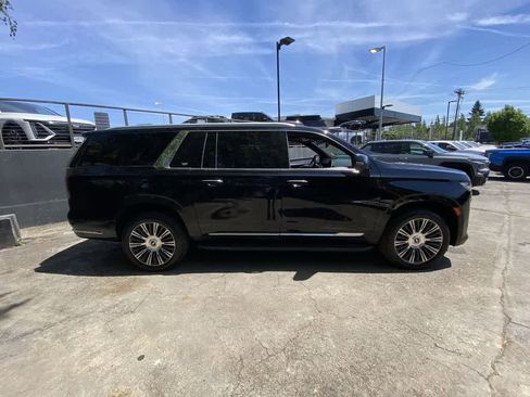 Used 2021 Cadillac Escalade ESV Premium Luxury w/ LPO, Illumination Package AWD/4WD image 7