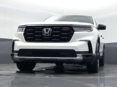 Certified 2025 Honda Pilot TrailSport image 11
