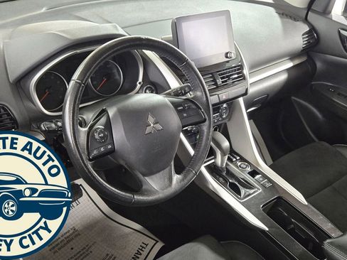 Used 2023 Mitsubishi Eclipse Cross SE image 10