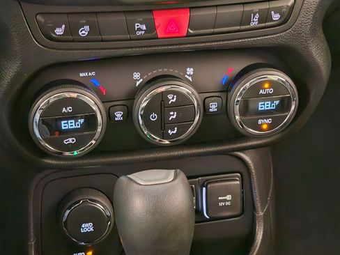 Used 2017 Jeep Renegade Limited AWD/4WD image 13
