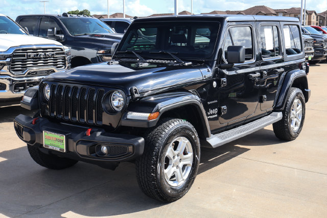 Used 2019 Jeep Wrangler Unlimited Sahara w/ Dual Top Group AWD/4WD image 3