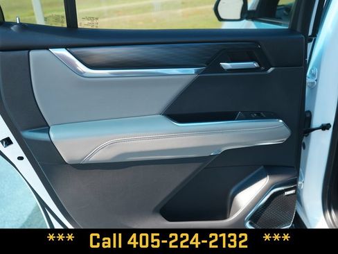 Used 2026 GMC Acadia Elevation w/ Elevation Premium Package AWD/4WD image 28