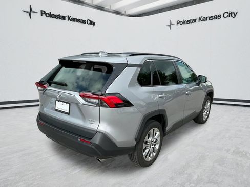 Used 2021 Toyota RAV4 XLE Premium AWD/4WD image 5