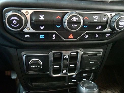 Used 2022 Jeep Wrangler Unlimited Sahara image 69