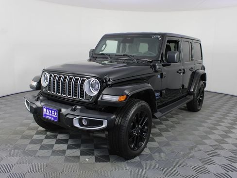 Used 2025 Jeep Wrangler Unlimited Sahara AWD/4WD image 20