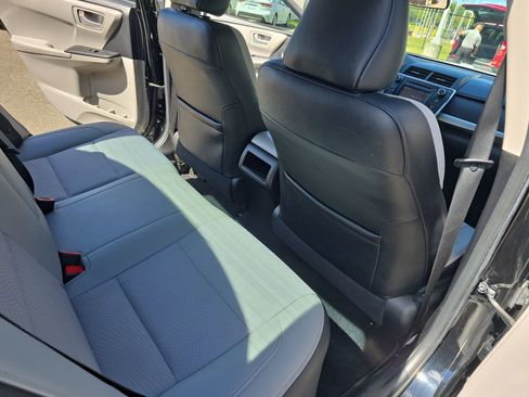 Used 2016 Toyota Camry SE image 11
