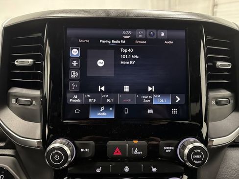 New 2026 RAM 1500 4x4 Crew Cab image 17