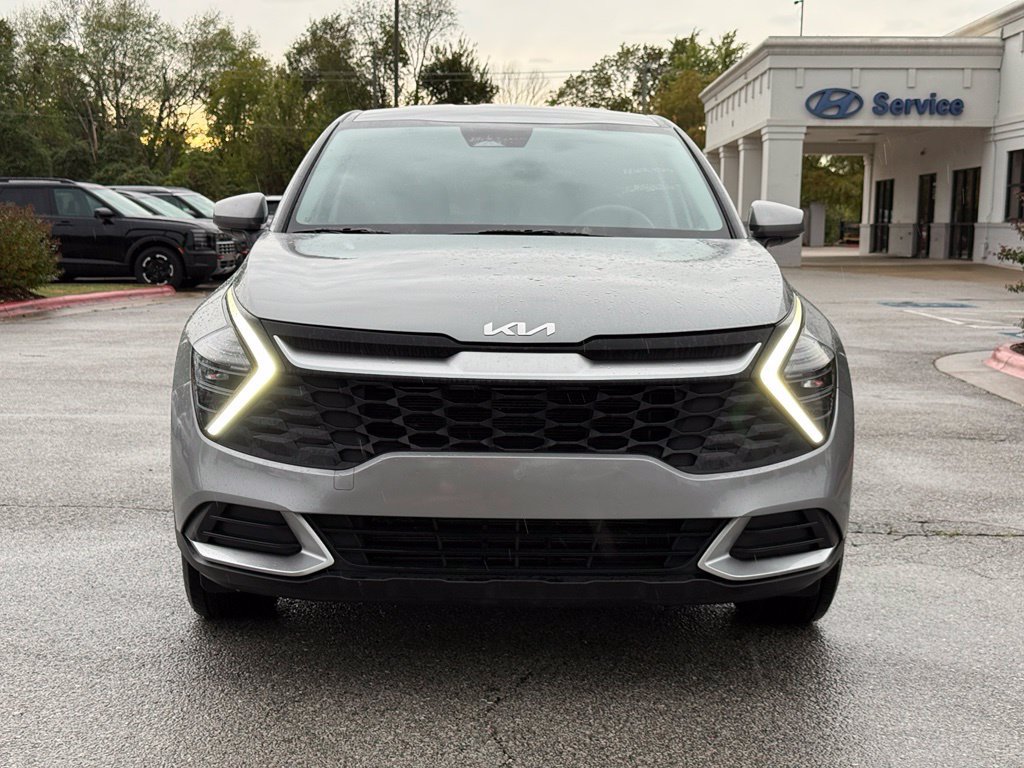 Used 2025 Kia Sportage LX FWD image 2