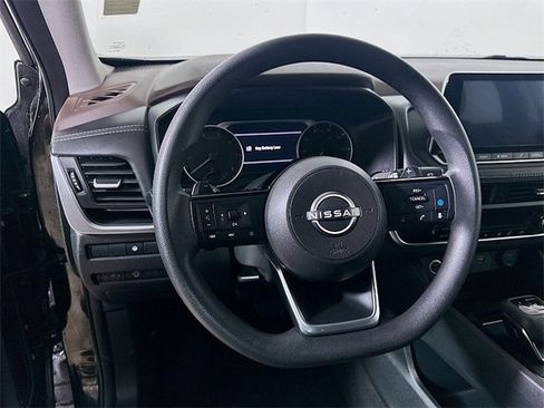 Used 2023 Nissan Rogue SV image 12