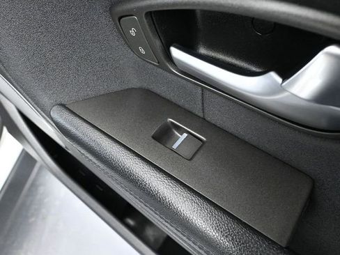 Used 2017 Land Rover Range Rover Evoque SE image 43