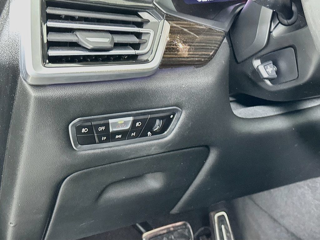 Used 2020 BMW X6 sDrive40i w/ M Sport Package RWD image 10