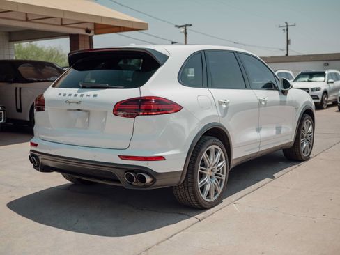 Used 2016 Porsche Cayenne S AWD/4WD image 3
