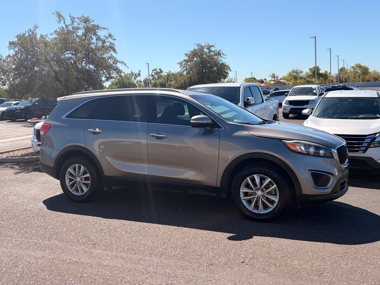 Used 2017 Kia Sorento FWD image 7