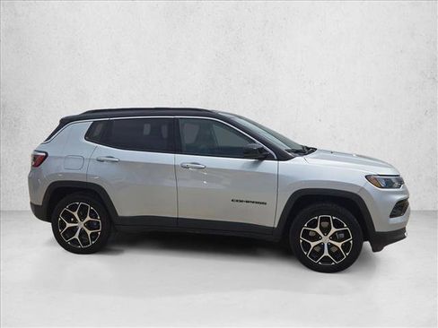 Used 2024 Jeep Compass Limited AWD/4WD image 4