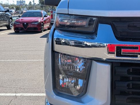 Used 2021 Chevrolet Silverado 2500 LT image 9