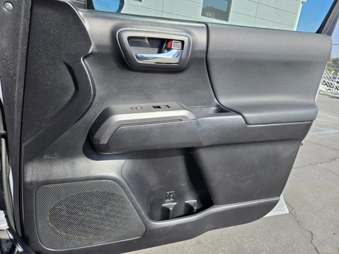 Used 2021 Toyota Tacoma TRD Sport w/ Technology Package image 30