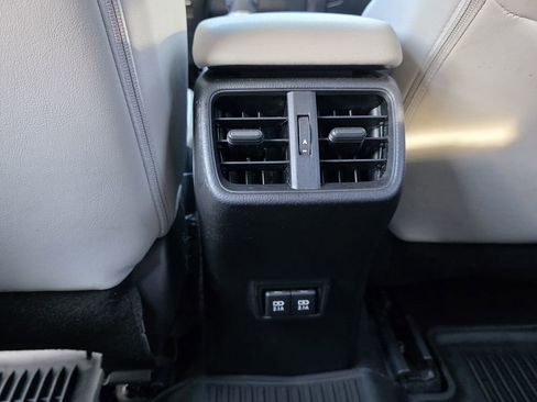 Used 2019 Lexus UX 200 image 18