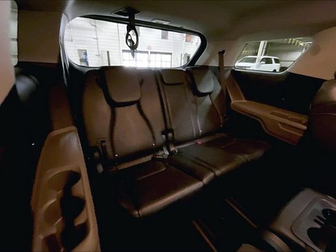 Used 2025 Kia Carnival FWD image 26