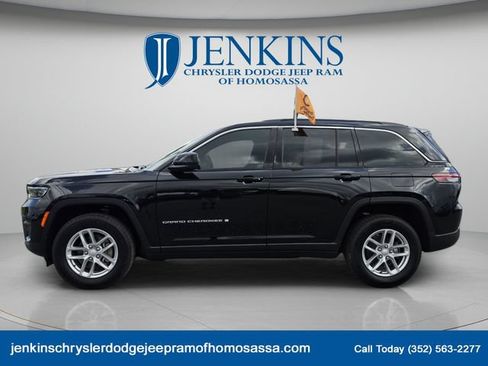 Certified 2025 Jeep Grand Cherokee Laredo X w/ Luxury Tech Group I RWD image 8